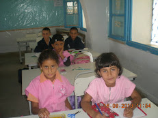 Hela et ses amis en classe