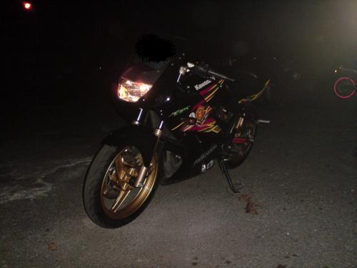 faizrz: kawasaki doubLe R nak jual....;)