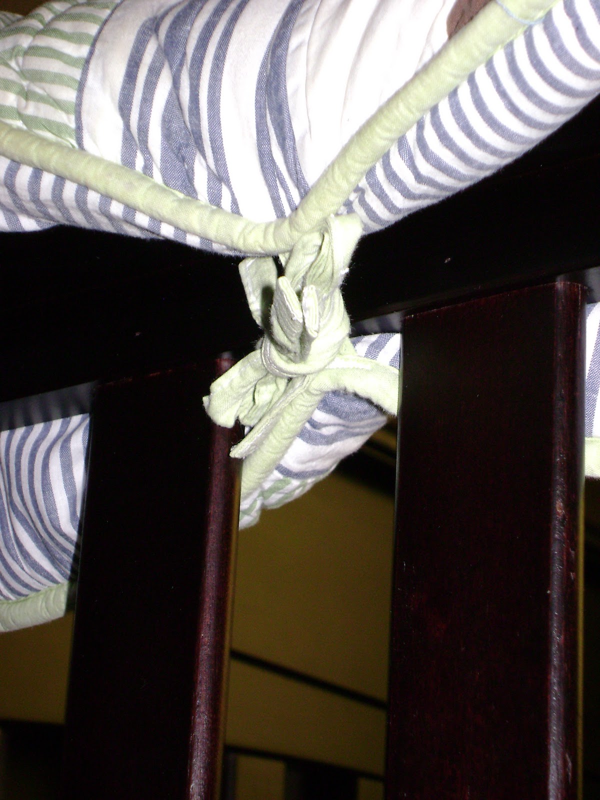 Crafting for Caitlyn Crib bumper to teething rail in 5 minutes or less!