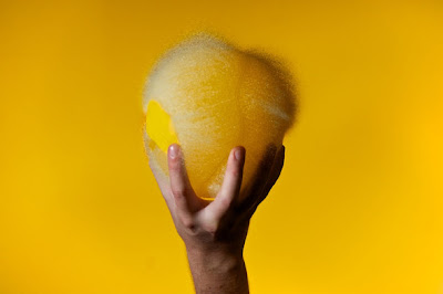 Randomnies: Amazing bursting baloons photography by Edward Horsford