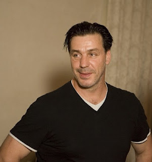 RAMMSTEIN-TILL-LINDEMANN-rammstein-3076555-399-424.jpg