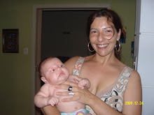 Isabela no colo da mamãe
