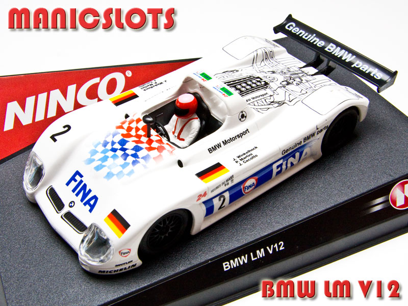 ManicSlots' slot cars and scenery