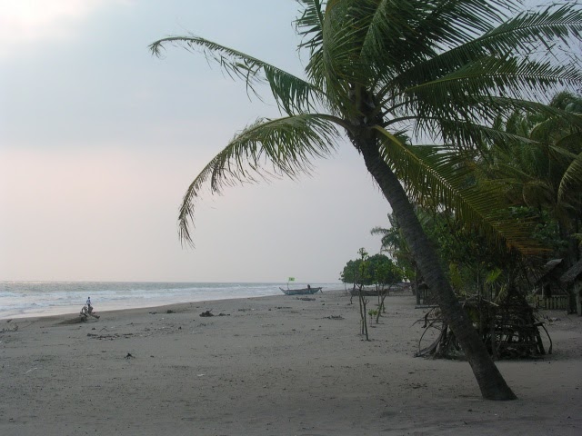 Pantai Malin Kundang ~ Bumi Nusantara