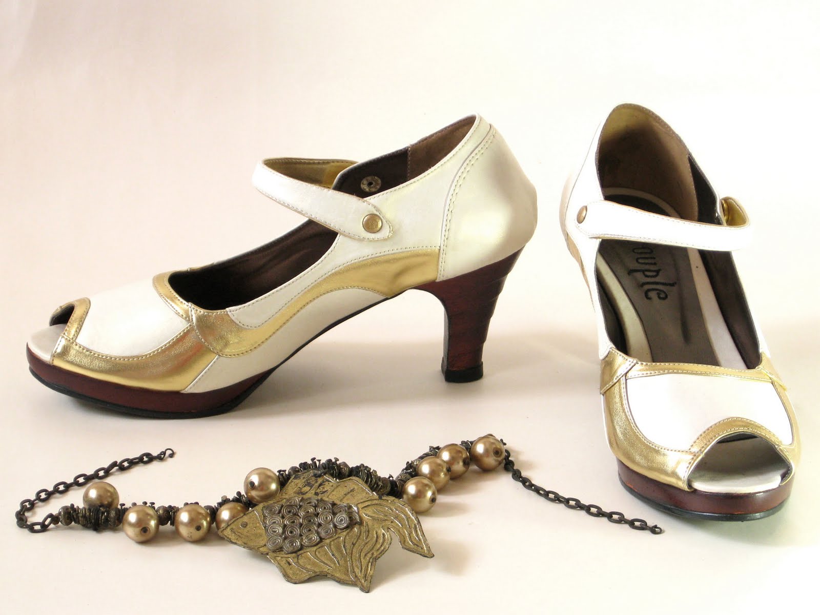 kebaya batak motif sepatu batak