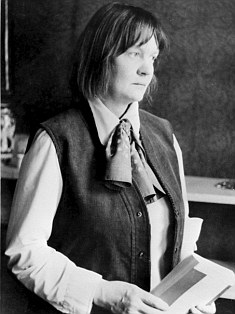 [article-1245714-01DAEF2F0000044D-166_235x314.jpg]