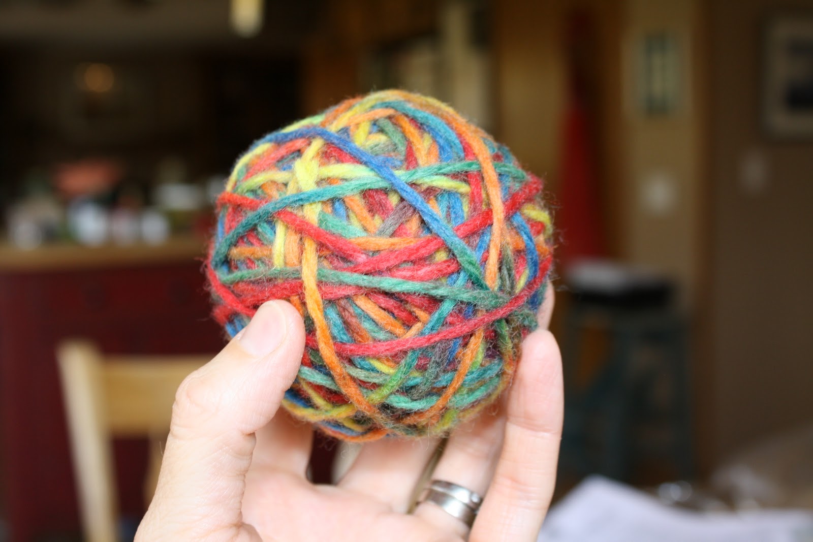 {hands full of happiness} Wool Balls a Tutorial!