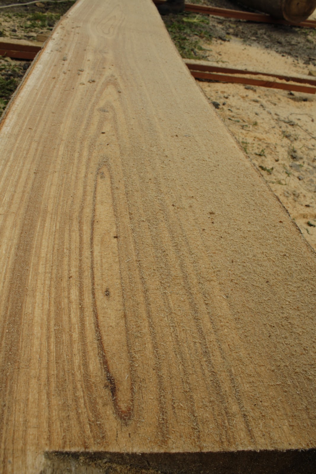 Lucky Ride The Waves Milling paulownia wood for surfboards