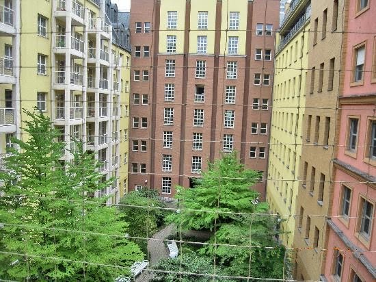 [hotel+patio+arquitectura.jpg]