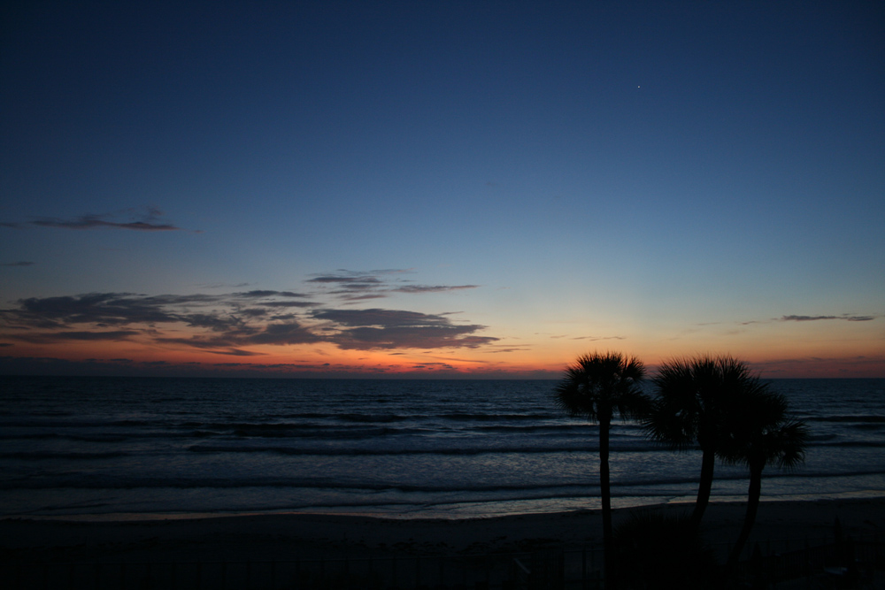 [beachsunrise_5000.jpg]