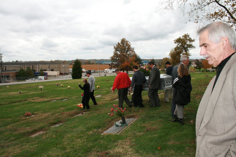 [carryingcasket_5222.jpg]