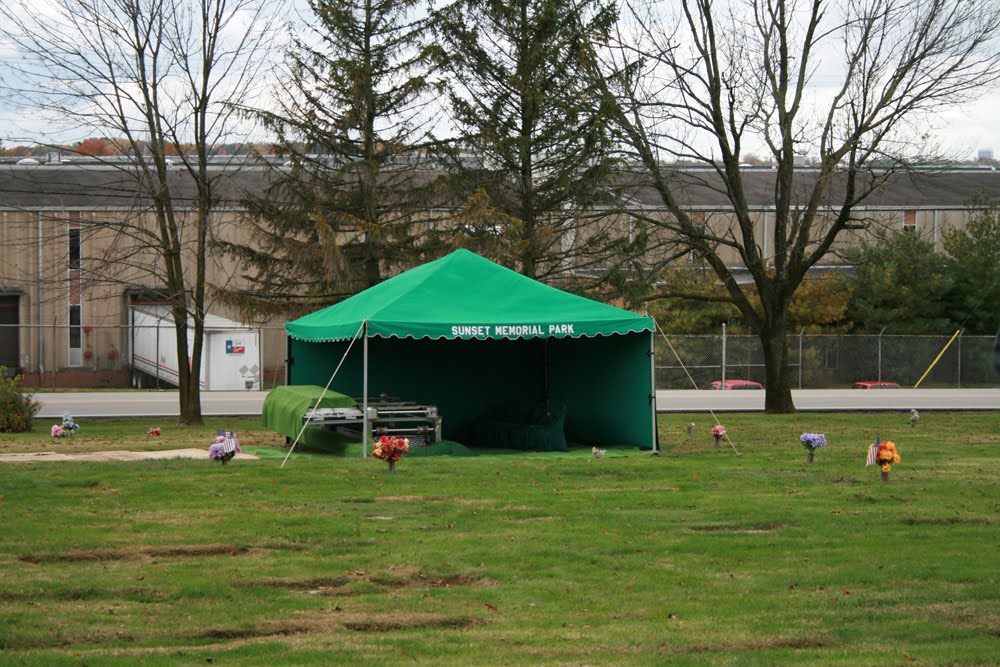 [gravesidetent_5216.jpg]
