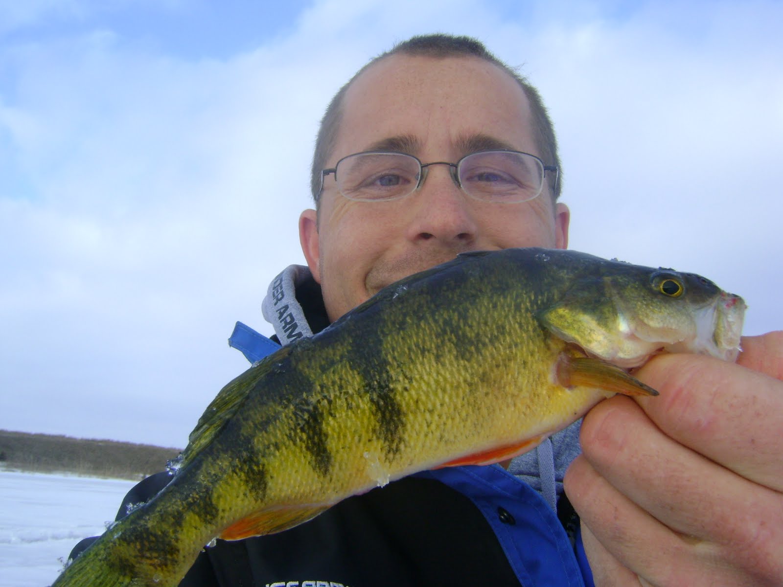 [ice+fishing+007.JPG]