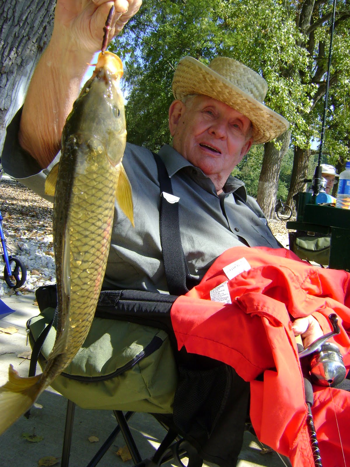 [electrofishing+010.JPG]