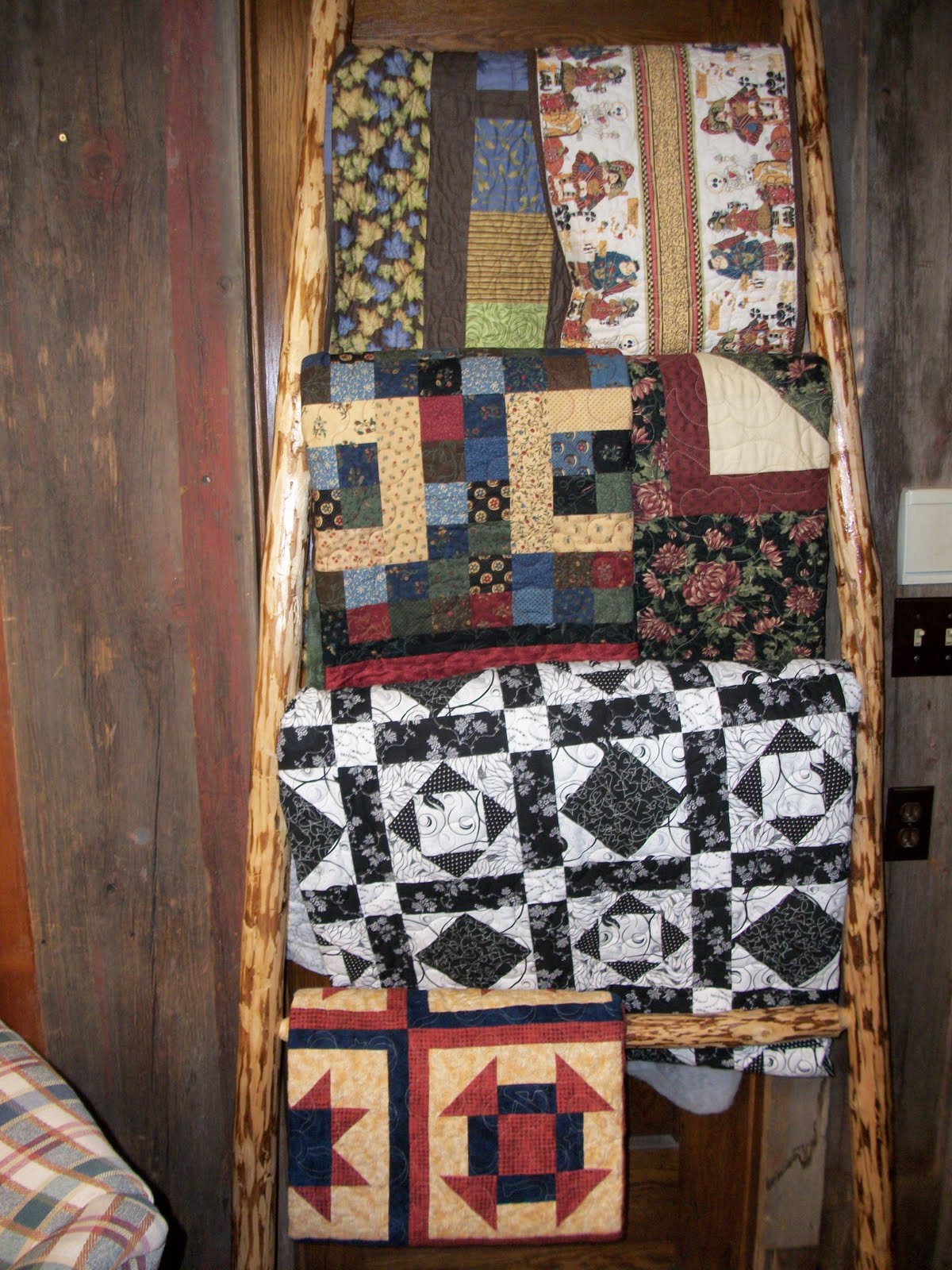 Willow Lake Stitches Rustic Log Quilt Ladder