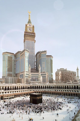 Menara Jam Makkah Bersinar, Tandai Awal Ramadan 