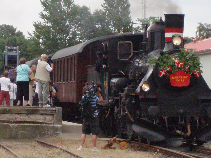 รถไฟคันนี้ มีราชินีเดนมารค นั่งมาเพื่อร่วมงาน 700ปี