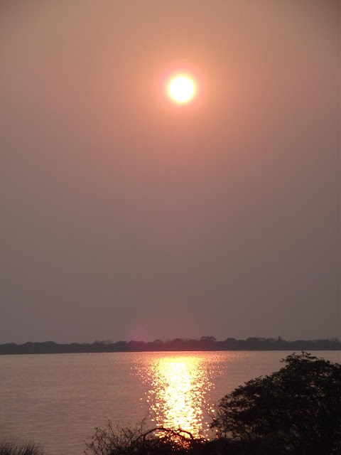 pôr-do-sol no Rio Guaíba
