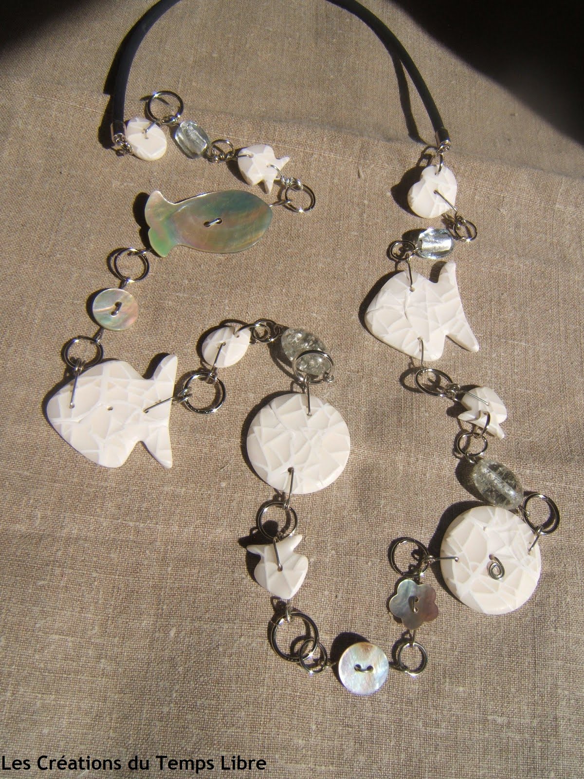 Collier Créateur Diplodocus - Alliage émaillé Bleu - Forme Poisson - Occasion Bon état