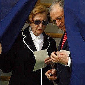 [Ion+si+Nina+Iliescu+azi.jpg]