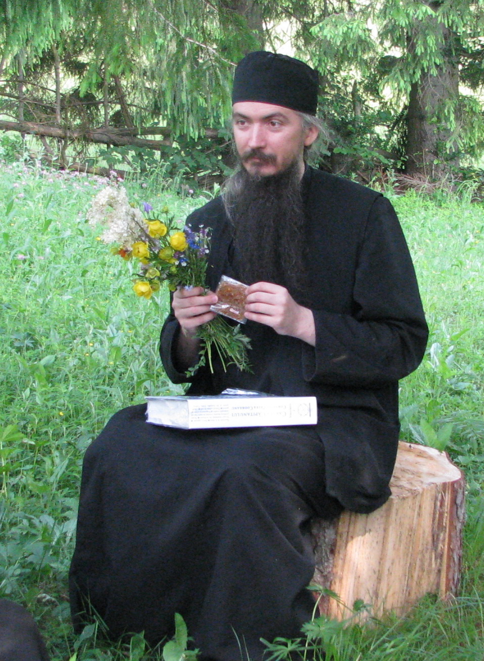 [parintele-filotheu_aniversare1.jpg]