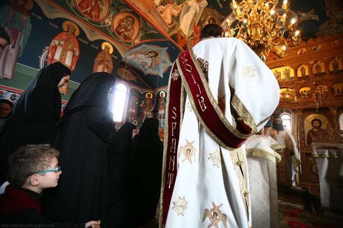 [Slujba+Maici+Petru+Voda+Blog+Roncea.JPG]