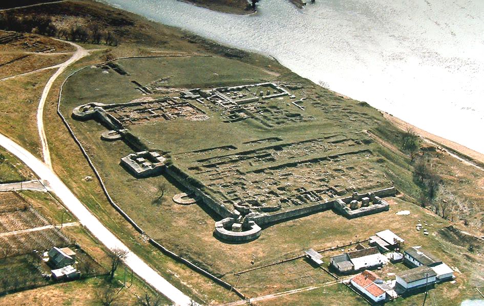 [Cetatea-Capidava.jpe]