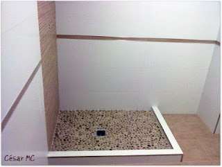 Pavimentos Y Alicatados Bano Con Listeles De Acero