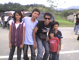 Anak-anak bersama Amran Raja lawak