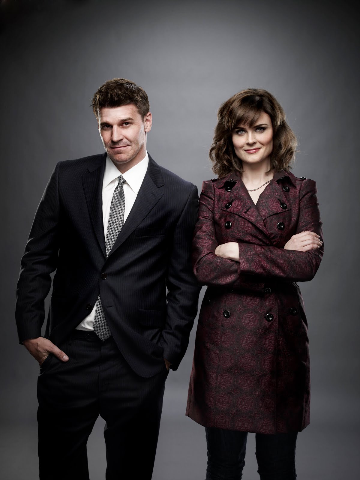 http://2.bp.blogspot.com/_rBW6zXpdS4s/THgwVo-xT9I/AAAAAAAAEPU/FEiIkpV0ci4/s1600/Emily+Deschanel+%26+David+Boreanaz+%5Bvia+ChoeBe%5D.jpg