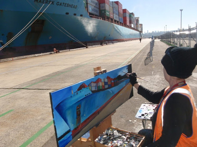 Jane Bennett painting container ship 'Maersk Gateshead' at Barangaroo