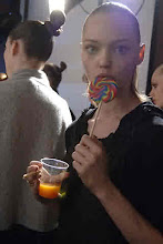How can u eat a lollipop --