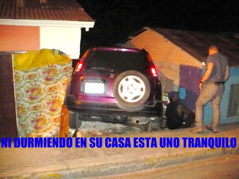 santiago30caballeros.com: JEEPETA ACABA CON DORMITORIO