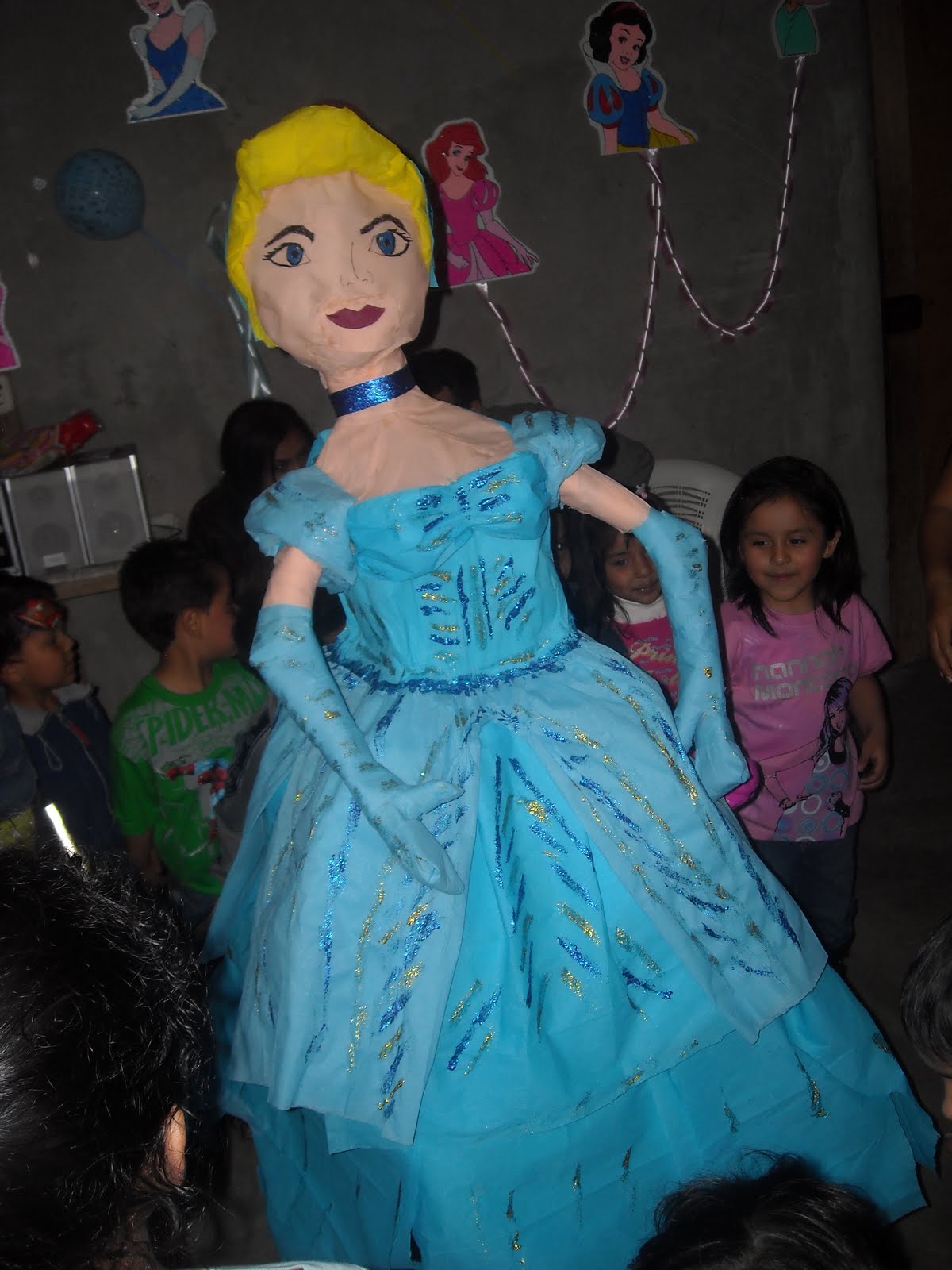 Pasos para hacer piñatas de Princesas - Imagui