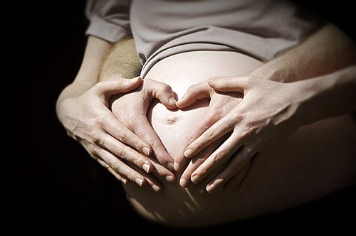 [pregnant_hands.jpg]