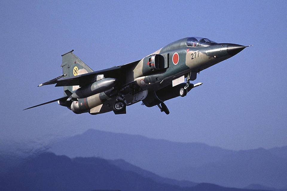 nhungdoicanh Mitsubishi F1