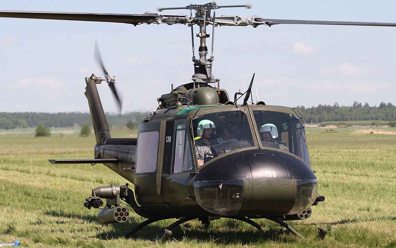 UH-1(10a).jpg