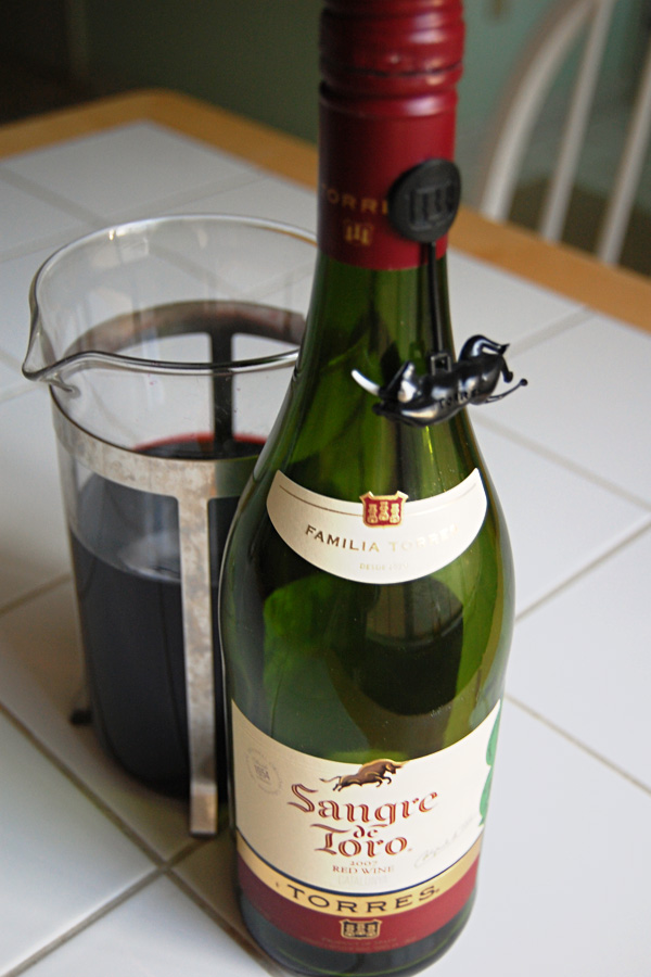 Вино с изображением быка