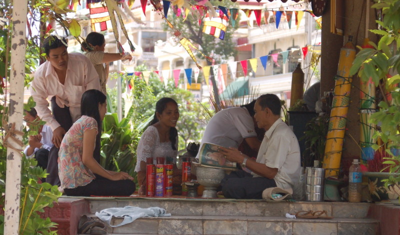 [Pchum+Ben+Day+2007+Phnom+Penh+136.jpg]
