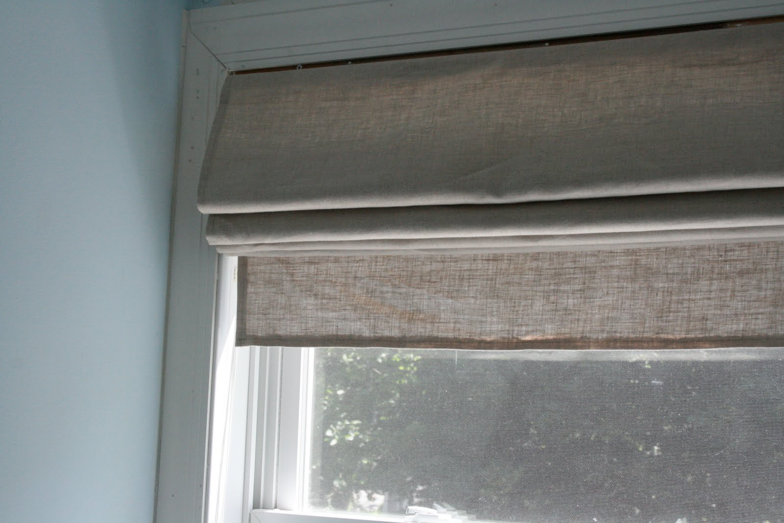 Little and Lovely DIY Roman Shades