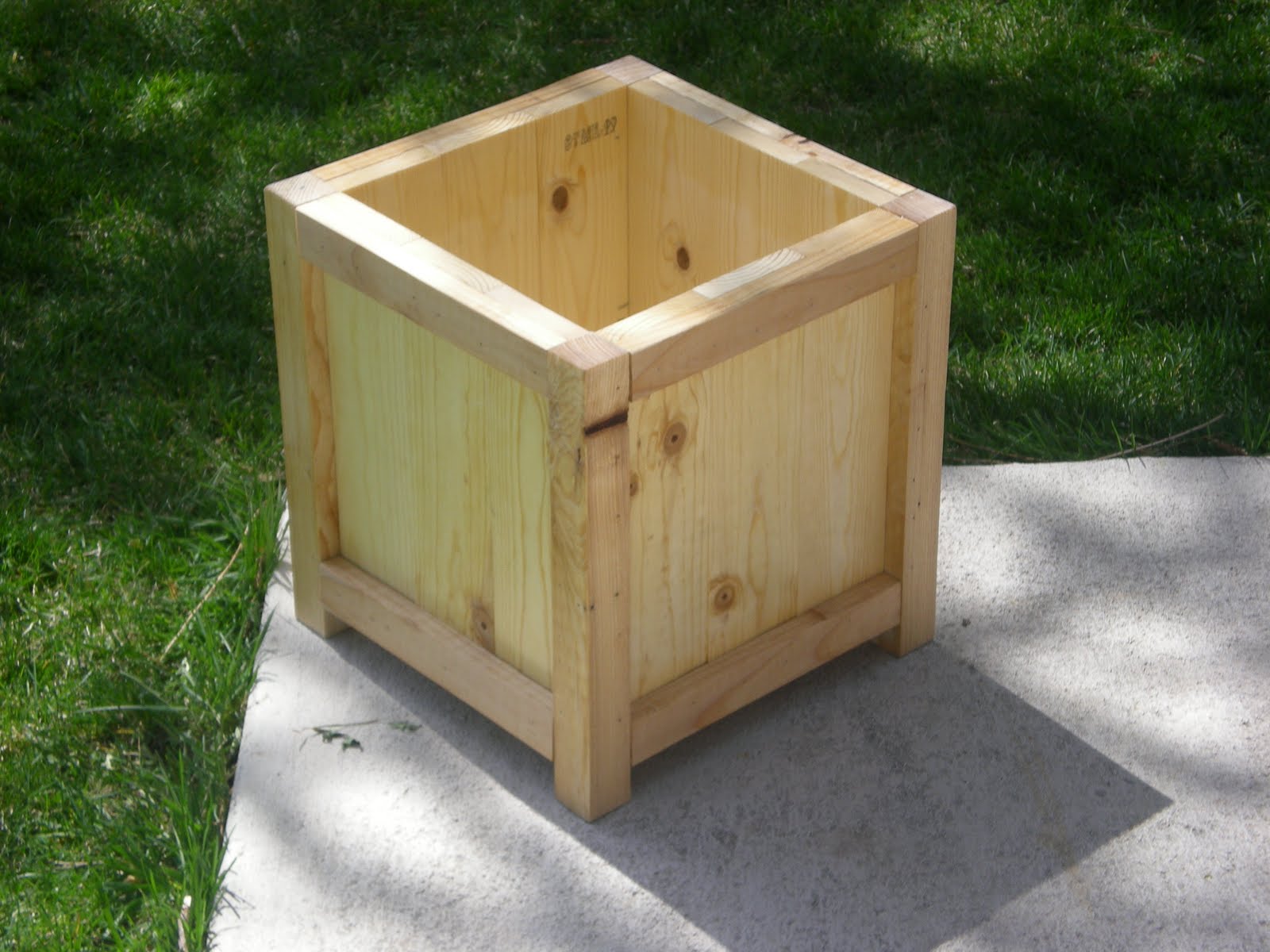 large-wood-planter-box-plans-woodideas