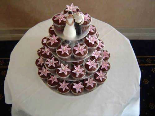 [weddingcakes21.jpg]