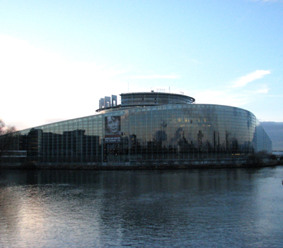 [EU+-+EU+parliament+exterior+stras.jpg]