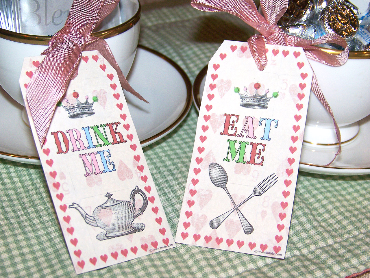 bnute-productions-printable-mad-hatter-eat-me-drink-me-tags