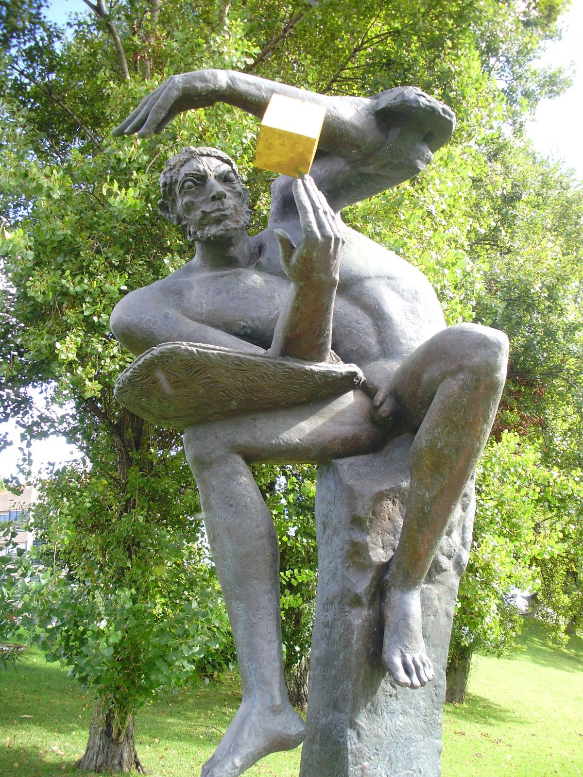 [estátua+em+p+d+arcos.JPG]