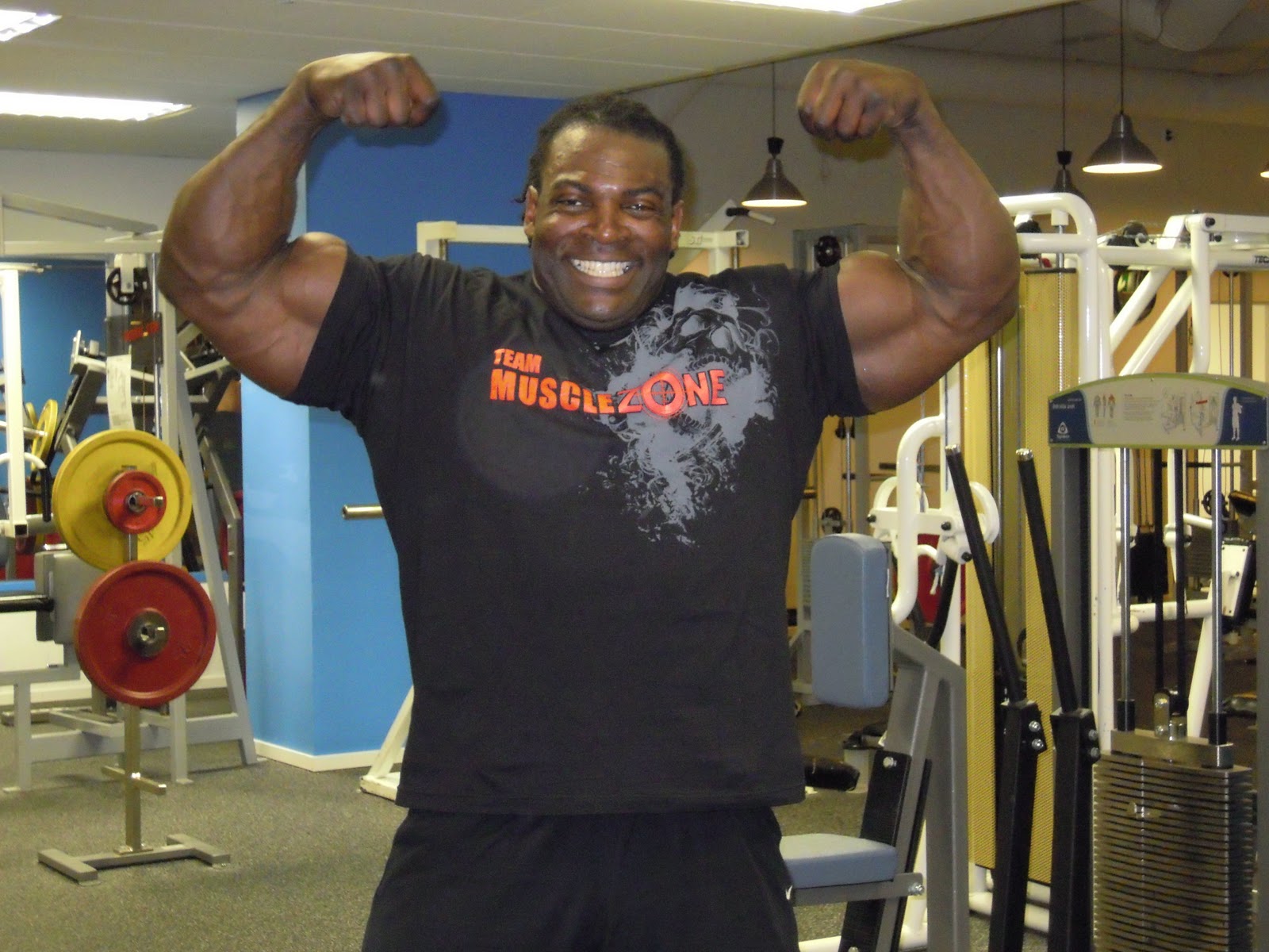 MuscleZone Gästposör på Decembercupen Ifbb Pro Alvin Small