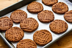 Flourless and Low-Sugar (or Sugar-Free) Chocolate Shortbread Cookies (Gluten-Free) found on KalynsKitchen.com Flourless and Low-Sugar (or Sugar-Free) Chocolate Shortbread Cookies (Gluten-Free) found on KalynsKitchen.com