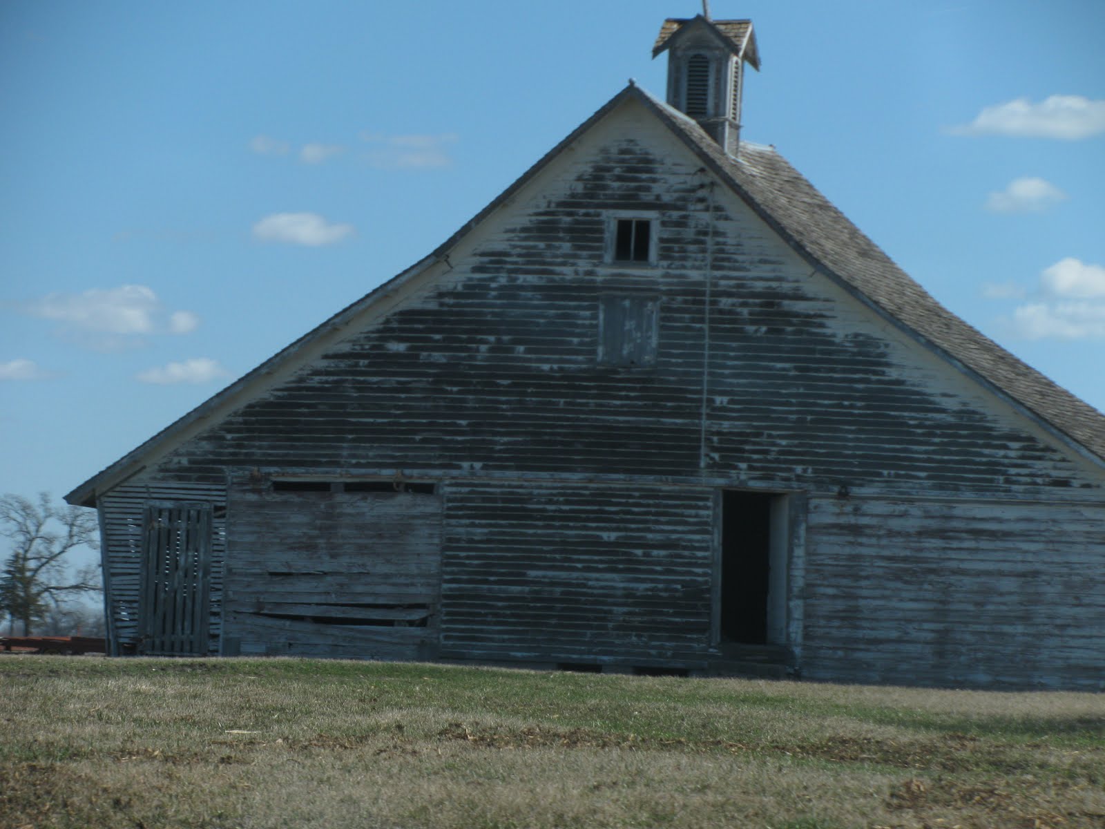 Abandoned MN Old Farm Building near New Germany, MN