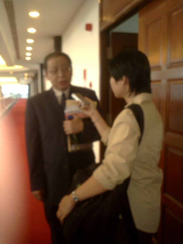 [Y.B.+Lim+Kit+Siang+being+interviewed+by+Oriental+Press+reporter+blur.jpg]