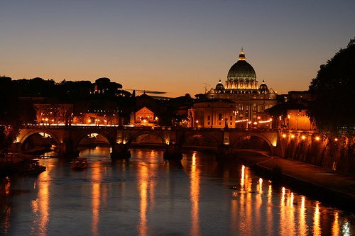 coucher de soleil sur saint pierre de rome, italie